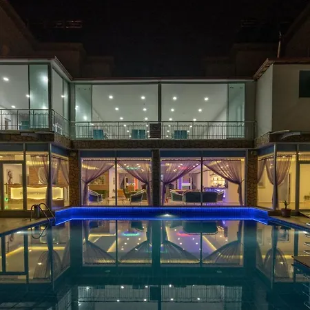 Diamonds Aparthotel 2*